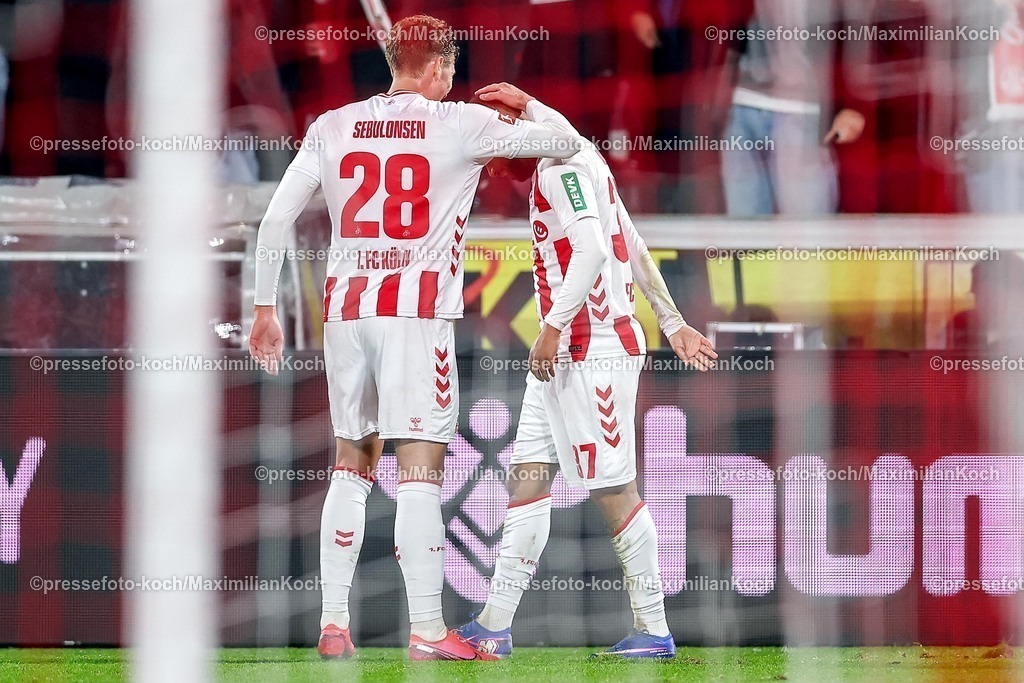 1FC14012601033 | 14.01.2026, Fußball, 1. FC Köln - FC Bayern München, 1. Fußball Bundesliga, 17. Spieltag, RheinEnergie-STADION, Saison 2025 2026: Torjubel nach dem Tor zum 1:0 durch Torschütze Linton Maina (1FC Koeln #37)  zusammen mit Sebastian Sebulonsen (1FC Koeln #28)   DFB regulations prohibit any use of photographs as image sequences and or quasi-video.