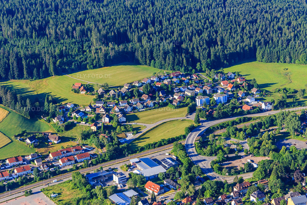 Luftbild: Winterbergstraße im Ortsteil Saint Georgen im Schwarzwald in St. Georgen im Schwarzwald im Bundesland Baden-Württemberg in Deutschland. Foto: IMG_149191.jpg vom 29.06.2025 durch Werner Riehm/FLY-FOTO.de