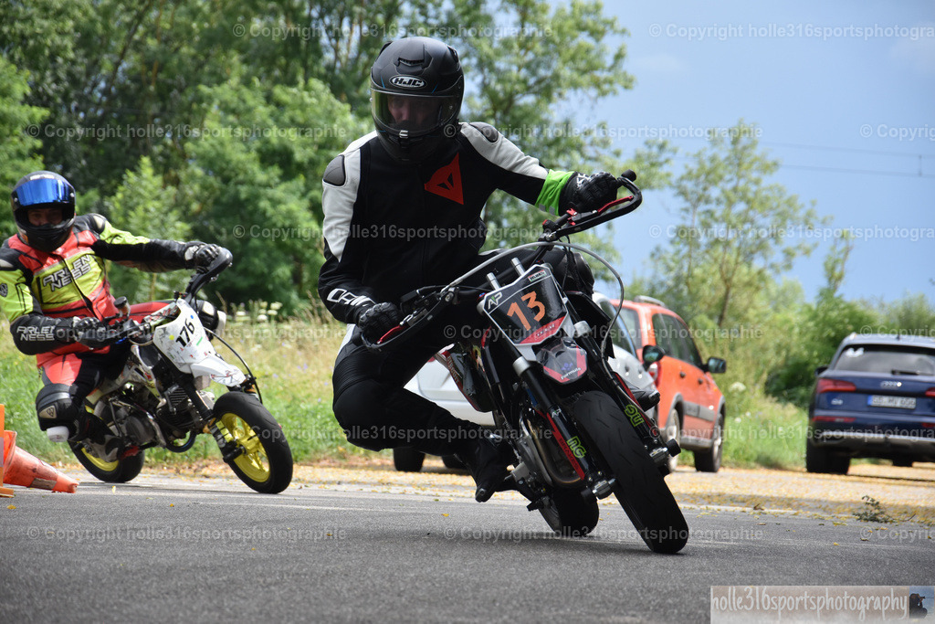 DSC_0458 | Sportfotografie , Motorsport, Motoross, Reitsport, Mointainbike, Enduro,
Landschaft , Outdoor, Eventfotografie, Landschaft, Bilder online bestellen - Realisiert mit Pictrs.com