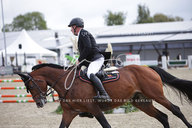 1J2A1256Michael Grimm_ Diabold U.P._ Kn1053_ Havekost | Foto- und Videografie für alles rund ums Pferd. Hochwertige Bilder und Videos vom Spring- und Dressurreiten, Voltigieren & mehr. Jetzt aktuelle Veranstaltungen und Preise im Shop ansehen. - Realisiert mit Pictrs.com