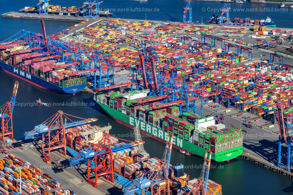 Hamburg_Burchardkai_Containerschiff_Evergreen_Aver_Acme_ELS_6082250925 | HAMBURG 25.09.2025 Containerschiff " Evergreen Ever ACME " am Burchardkai im Hafen im Ortsteil Waltershof in Hamburg, Deutschland. Weiterführende Informationen bei: HPA Hamburg Port Authority,  Hamburger Hafen und Logistik Aktiengesellschaft. // Container ship " Evergreen Ever ACME " at Burchardkai in the port in the Waltershof district of Hamburg, Germany. Further information at: HPA Hamburg Port Authority,  Hamburger Hafen und Logistik Aktiengesellschaft. Foto: Martin Elsen