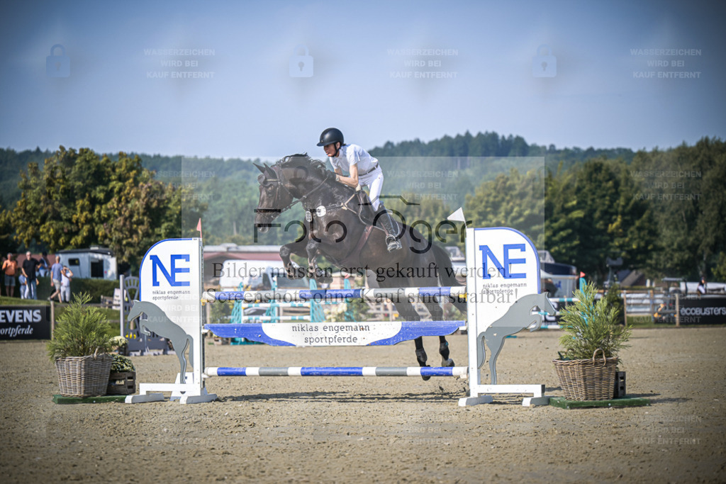 DOS_3444 | Entdecke hochwertige Reitturnierfotos von Foto Oger. Professionell, emotional und authentisch – jetzt Lieblingsmomente im Shop bestellen. - Realisiert mit Pictrs.com