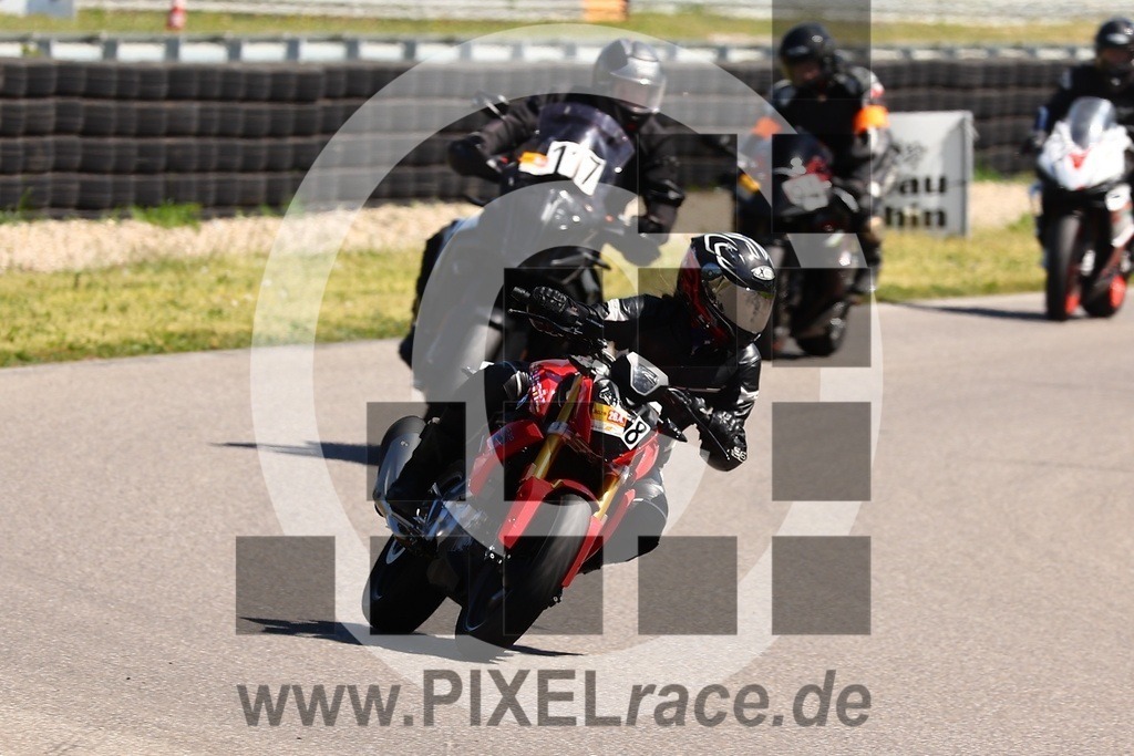0008-20260426_02756 | Schöne Erinnerungen an spannende Momente - das festzuhalten ist unser Job. PIXELrace.de ist seit 2003 auf den Rennstrecken Europas unterwegs um die Action draußen beim Fahren und die wunderbare Stimmung imm Fahrerlager für euch einzufangen.