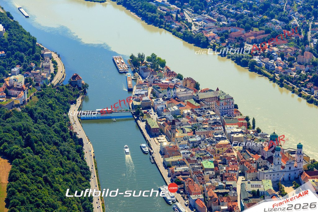 Die Luftaufnahme Donaulaende - Passau wurde 2017 mittels Flugzeug (keine Drohne) erstellt. Perfekte Schärfe und Druck- Auflösung- Garantiert!