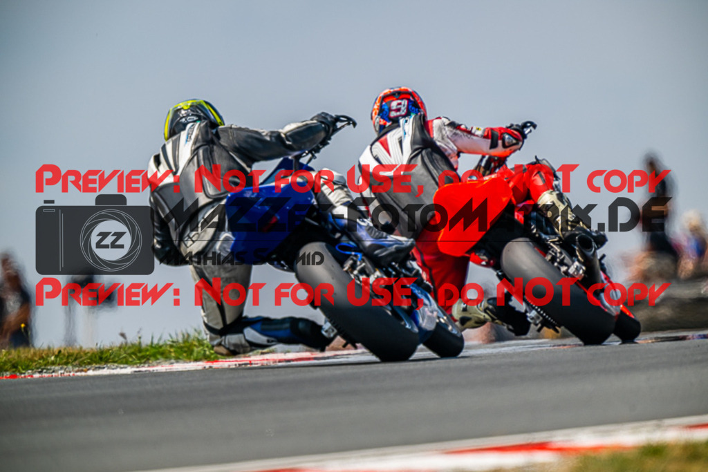 MaZZes_FotoMatrix_220722_3890 | SIDECAR