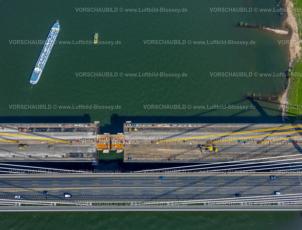 Duisburg240500731 | Luftbild, A40 Rheinbrücke Duisburg Neuenkamp und Fluss Rhein mit Binnenschifffahrt Lastschiffe, Baustelle für Erweiterung der Autobahn A40 inklusive Ersatzneubau, Alt-Homberg, Duisburg, Ruhrgebiet, Nordrhein-Westfalen, Deutschland