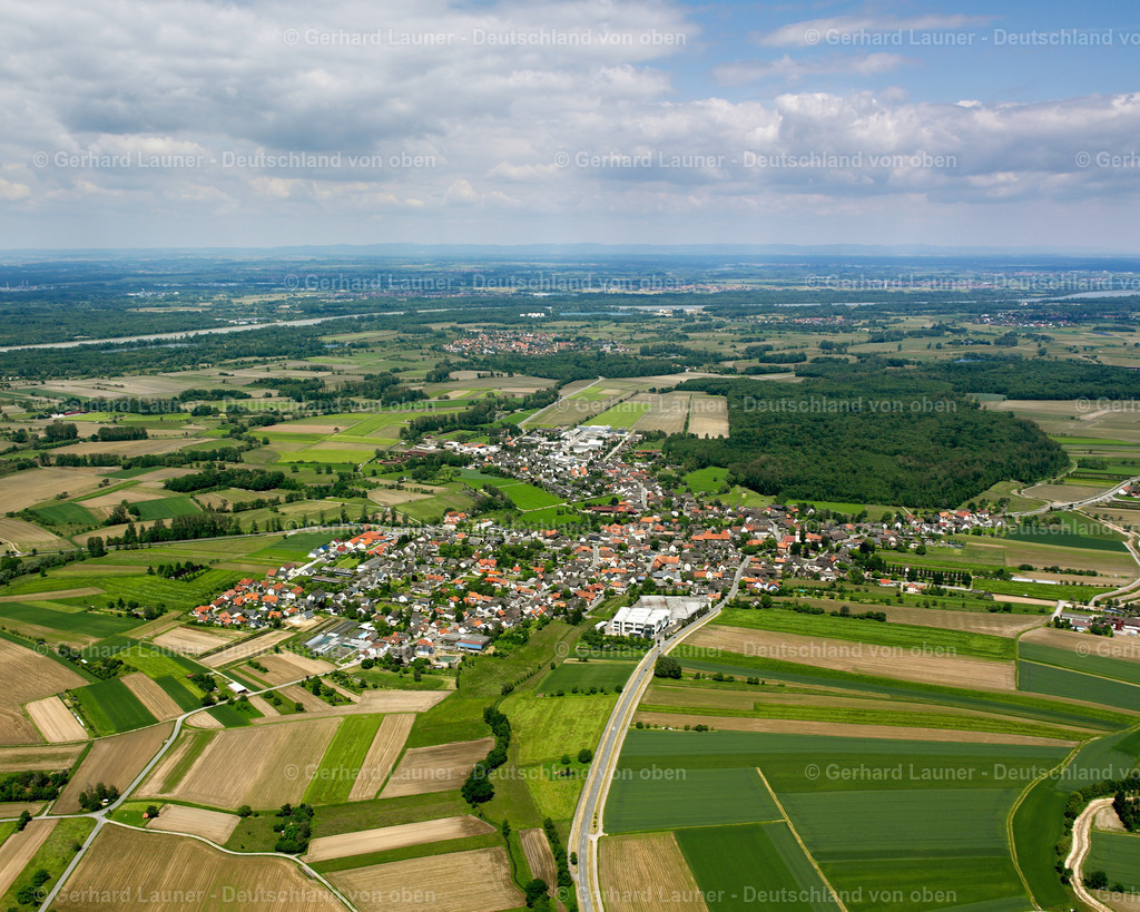 2626225 | BODERSWEIER 09.06.2006 Ortsansicht am Rande von landwirtschaftlichen Feldern und Nutzflächen  in Bodersweier im Bundesland Baden-Württemberg, Deutschland // Village view on the edge of agricultural fields and land  in Bodersweier in the state Baden-Wuerttemberg, Germany Foto: Gerhard Launer