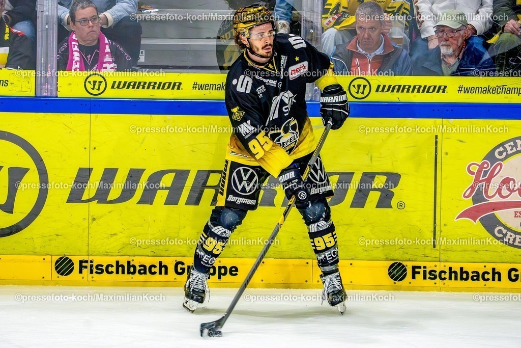 xkkux17042601064 | 17.04.2026, xkkux, Eishockey, DEL2 Finale, Krefeld Pinguine - Kassel Huskies, Herren, Saison 2025 / 2026, Yayla-Arena: Mathew Santos (Krefeld Pinguine #95) 