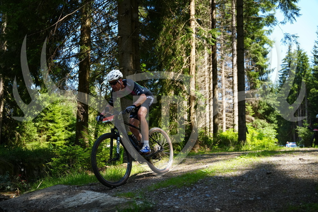 FC101600 | Fotogalerie der Treibjagd im Dunkelwald - Dein MTB Etappenrennen im Erzgebirge - Realisiert mit Pictrs.com