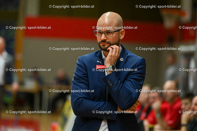 AUT, BSL, Basketball Flyers Wels vs SKN St.Poelten | 03.05.2023, Raiffeisen Arena Wels, AUT, BSL, Flyers Wels vs SKN St.Poelten, im Bild Sebastian Waser, Head Coach Flyers Wels (Flyers)


// BSL, Basketball Super League Match between Raiffeisen Flyers Wels and SKN St.Poelten in Wels, Austria on 2023/05/03