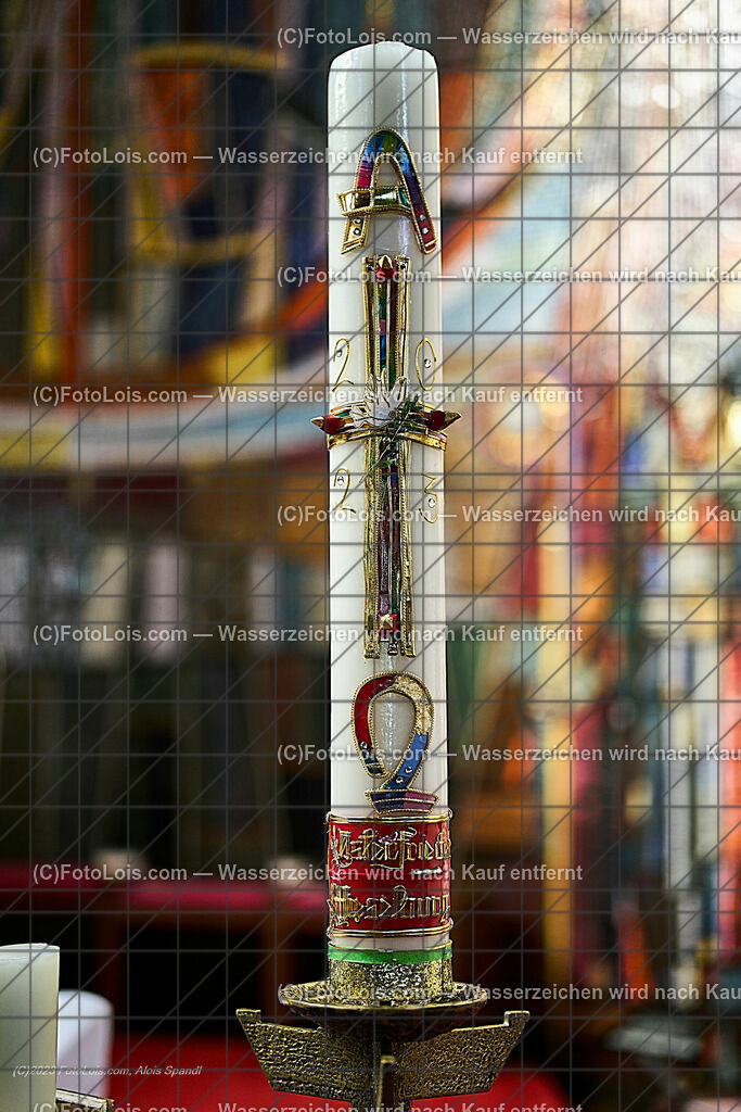 ALP2036_Pfarrfirmung Wieselburg_Osterkerze | (C)FotoLois.com, Alois Spandl, Pfarrfirmung in Wieselburg mit Firmspender Eduard Gruber (ehemaliger Generalvikar der Diözese St. Pölten), Sa 3. Juni 2023.