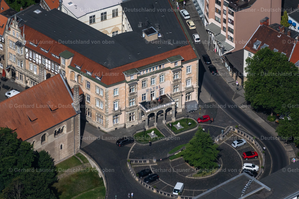 4035297 | BRAUNSCHWEIG 31.07.2020 Gebäudekomplex der Hotelanlage "Hotel Deutsches Haus" am Ruhfäutchenplatz in Braunschweig im Bundesland Niedersachsen, Deutschland. Weiterführende Informationen bei: Hotel Deutsches Haus OHG. // Complex of the hotel building "Hotel Deutsches Haus" in Brunswick in the state Lower Saxony, Germany. Further information at: Hotel Deutsches Haus OHG. Foto: Gerhard Launer