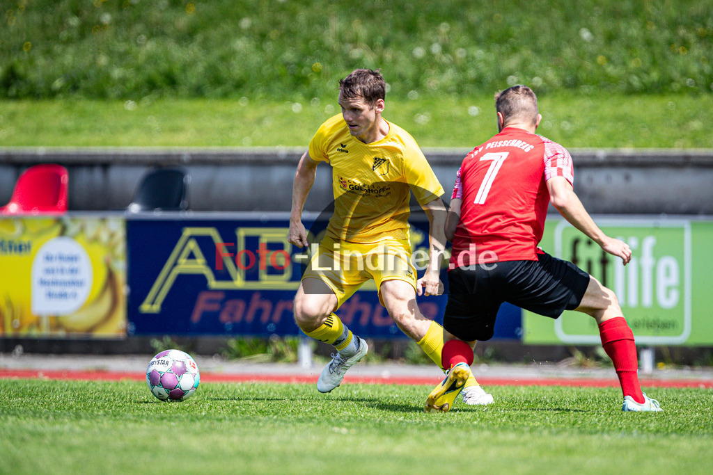 TSV Peißenberg vs SV Münsing-Ammerland | Abstiegs Qualifikationsrunde Kreisliga Gruppe C, TSV Peißenberg vs SV Münsing-Ammerland, 20240511,
Duell zwischen Lukas HAUPTMANN (SVM 15) und Philipp SOLLEDER (TSVP 7),
2024-05-11 in Peißenberg (Sportplatz Peißenberg)
Lukas HAUPTMANN (SVM 15), Philipp SOLLEDER (TSVP 7)
Copyright: WolfgangxLindner www.foto-lindner.de
