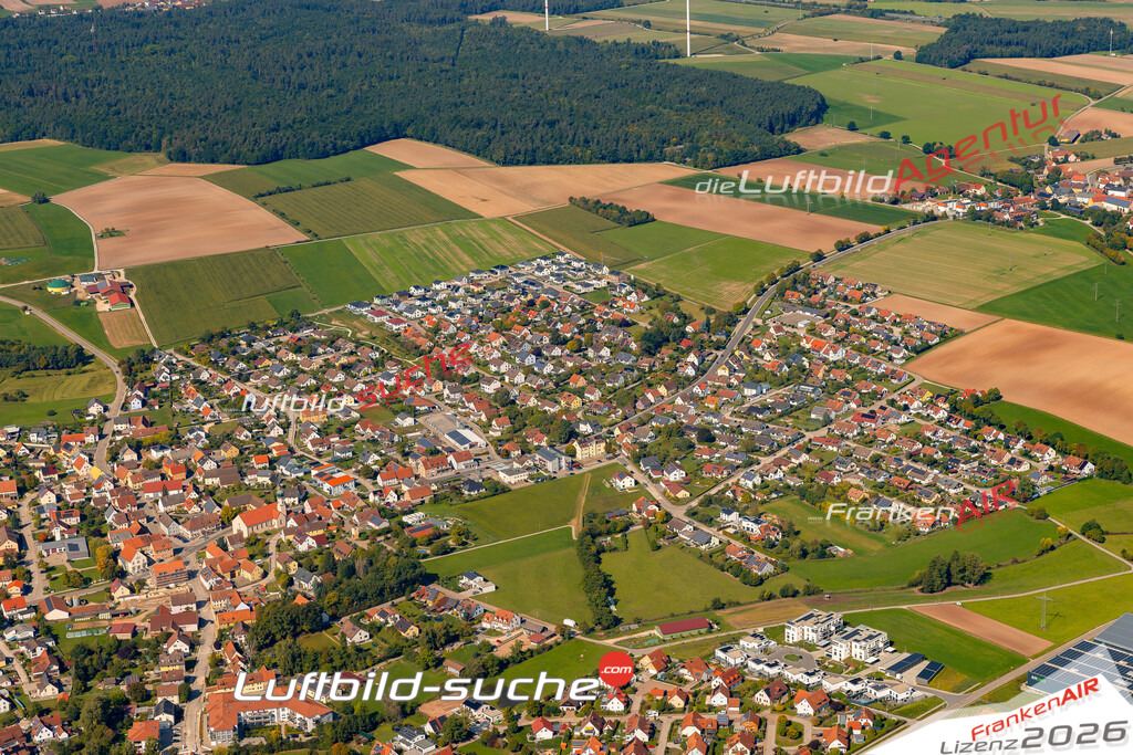 Luftaufnahme von Burgoberbach - Die Luftaufnahme wurde 2025 vom UL-Flugzeug heraus erstellt ( keine Drohne ) - Hochauflösende Luftaufnahme - für professionelle Ausdrucke geeignet. Die Geschenkidee !Mit Lizenz und Bildrechte bestellbar