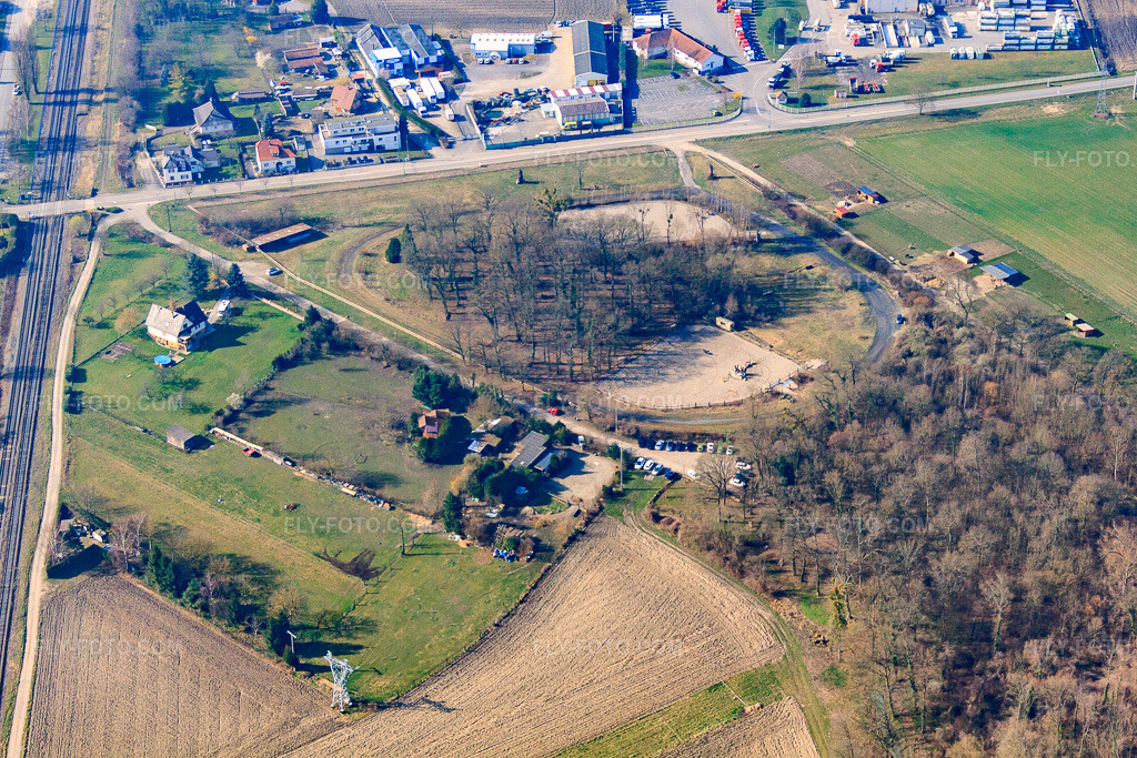 Aerial view: Haras in Gambsheim in the state Bas-Rhin, France. – Photo: IMG_62884.jpg taken on 03/09/2014 by Werner Riehm/FLY-FOTO.com – Resolution of the original: 4752 x 3168 px