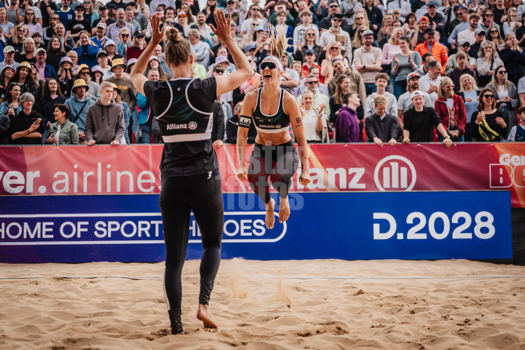 Beachvolleyball | Frauen | Allianz German Beach Tour 2025 | Tourstop Düsseldorf | 18.05.2025 | v.l. Tabea Schwarz und Sandra Ittlinger jubeln nach dem Sieg im Halbfinale