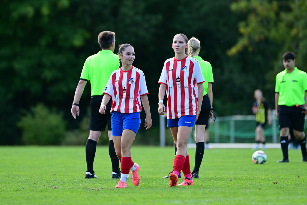 Fußball I Juniorinnen I Saison 2025-2026 I Oberliga Niedersachsen I 2. Spieltag I FC Rosengarten - ATSV Scharmbeckstotel | Der Sportfotograf. - Realisiert mit Pictrs.com