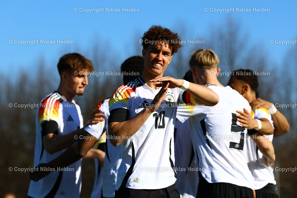 NH_DeutschlandU19_SlowenienU19_UEFAQualifikationsturnier_19032025 | #10 Noah Darvich (Deutschland U19) bejubelt seinen Treffer zum 1:0.Fußball I Junioren I UEFA-U19-Europameisterschaft I Saison 2024-2025 I Qualifikationsturnier I Deutschland U19 - Slowenien U19 I 19.03.2025 I Drömlingstadion