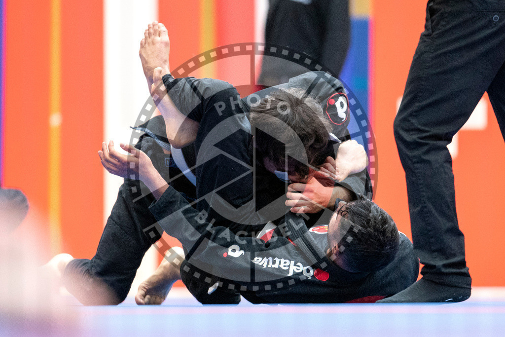 20231118PBB10855 | Fighters compete during the AJP Tour 600 Frankfurt Championship in Frankfurt/Main, Germany, on November 18, 2023.