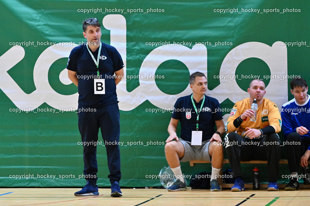 SC Ferlach vs. roomz JAGS Vöslau | Headcoach SC Ferlach BEGUS RobertTormanncoach SC Ferlach Hölzl Christoph#1 DOBAJ Gasper SC Ferlach, SC Ferlach vs. roomz JAGS Vöslau, SC Ferlach vs. roomz JAGS Vöslau am 08.11.2025 in Ferlach (Ballspielhalle Ferlach), Austria, (Photo by Bernd Stefan)