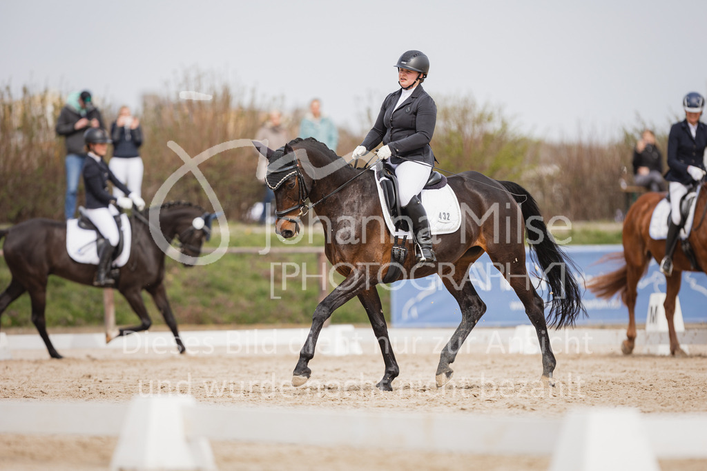 230410_Frühlingsfest_A-Dressur-452 | Deine schönsten Turniermomente als professionelle Fotos! Entdecke hochwertige Pferdesport-Fotografie im Online-Shop. Jetzt Fotos finden & bestellen!