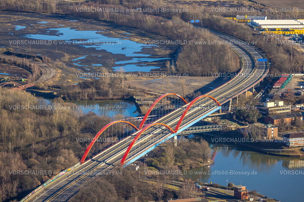 Essen240107101 | Luftbild, gesperrte Rhein-Herne-Kanalbrücke mit rotem Geländer, rote Doppelbogenbrücke, Autobahn A42 Emscherschnellweg, Ebel, Essen, Ruhrgebiet, Nordrhein-Westfalen, Deutschland