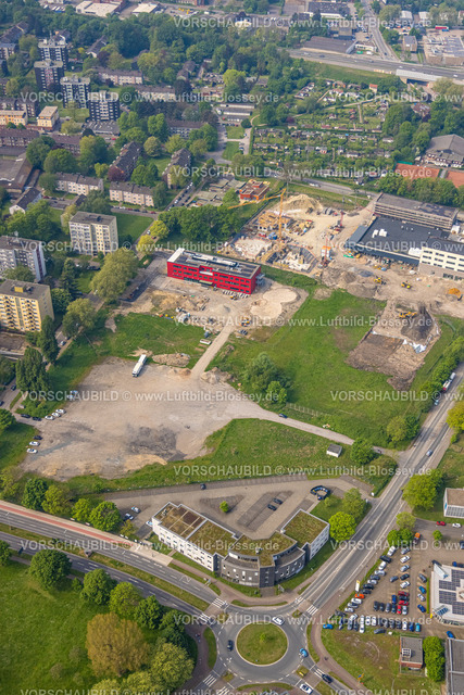 Herne240500231 | Luftbild, Baustelle mit Neubau Kaiserquartier, auch Quartier Kaiserstraße, zwischen Forellstraße und Lackmanns Hof, Kindertagesstätte Lackmanns Hof, Kreisverkehr, Baukau, Herne, Ruhrgebiet, Nordrhein-Westfalen, Deutschland