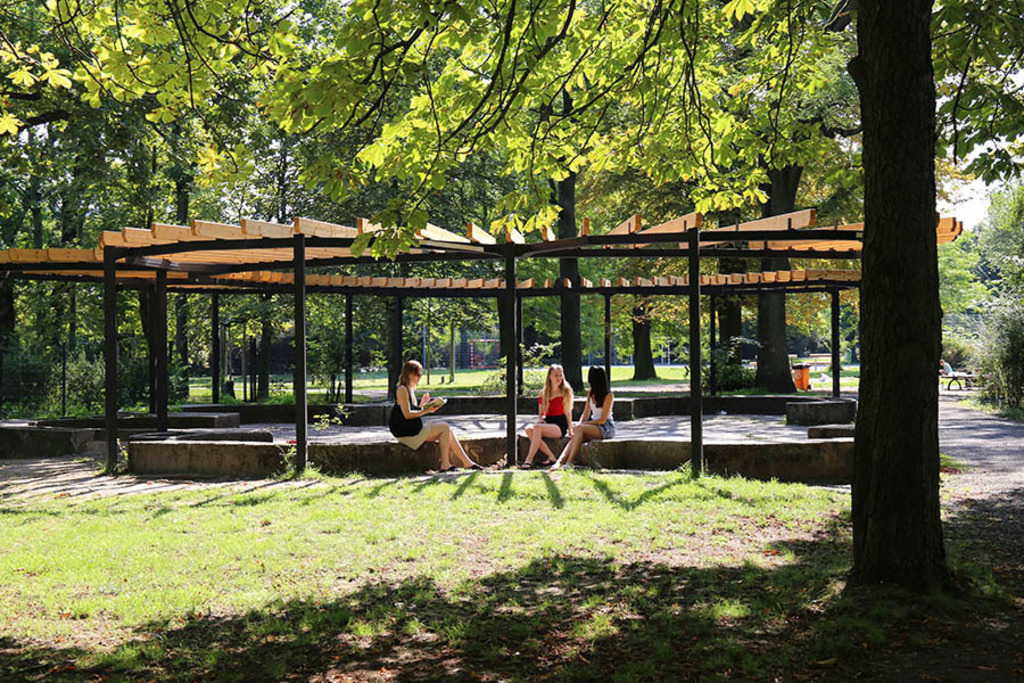 Foto: Leipzig - Friedenspark | Das Team hinter BILDLEXIKON LEIPZIG bündelt historische wie aktuelle Informationen über die Stadt Leipzig in Text und Bild auf einer Plattform und stellt diese der interessierten Öffentlichkeit zur Verfügung.