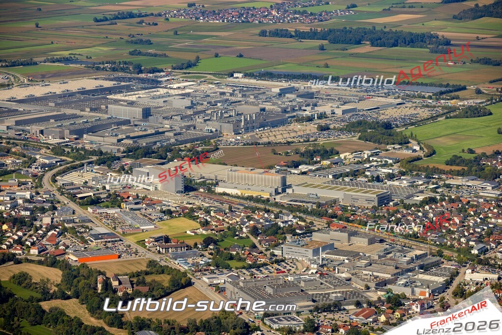 Das Luftbild zeigt :  Dingolfing - Die Luftaufnahme wurde 2023 vom UL-Flugzeug aus erstellt ( keine Drohne ) - Hochauflösende Luftaufnahme - Für grossformatige Ausdrucke geeignet. Die Geschenkidee !Mit Lizenz und Bildrechte bestellbar