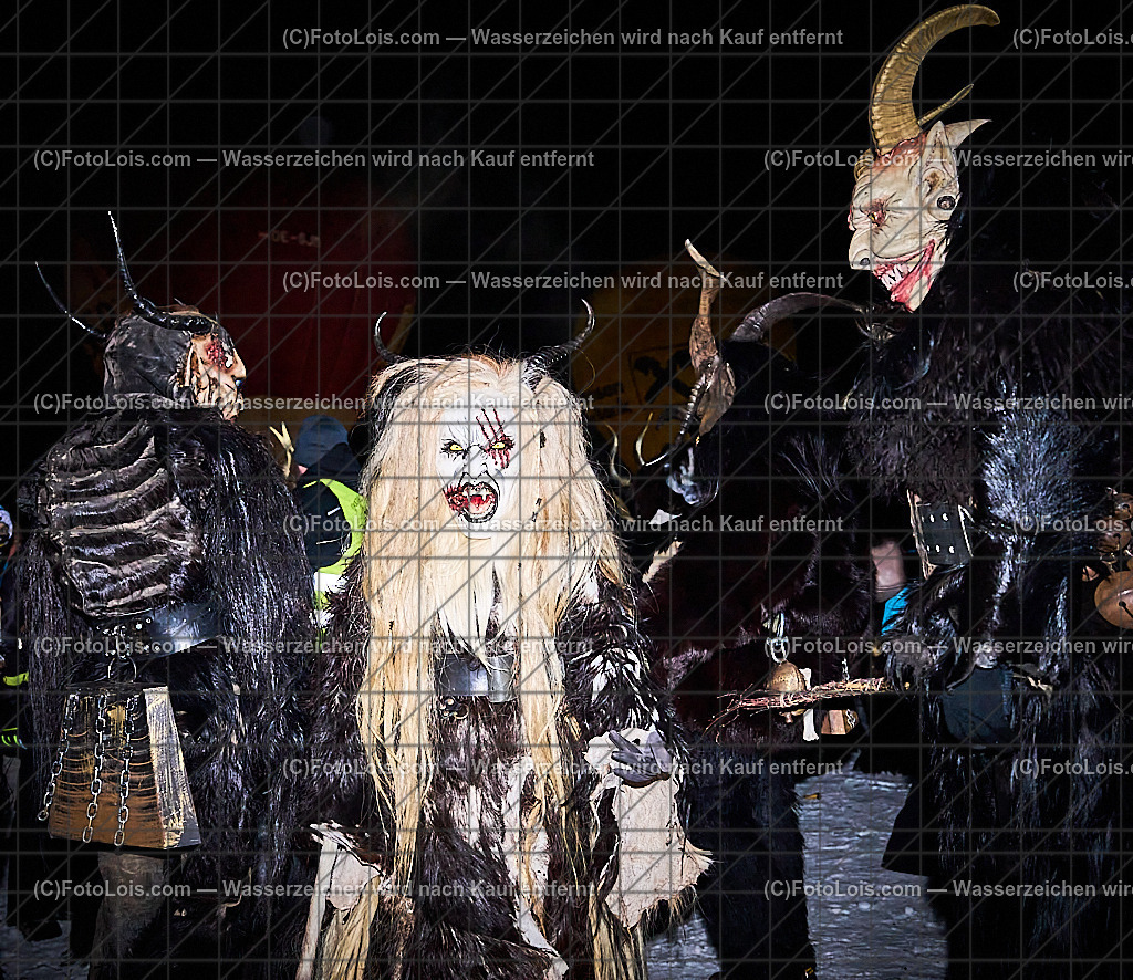 _ALP8369_NACHTderBALLONE_Lackenhof_Gaminger Oetscherteufel | ... mit dem Ballonsportclub Ötscherland aus Wieselburg, der Bergrettung Lackenhof mit einer Schauübung, der Perchtengruppe 'Gaminger Ötscherteufeln' und dem Musikverein Lackenhof, die Ballonfahrer spendeten ihre Gage in diesem Jahr dem schwer verunglückten Gerald Bernreiter alias 'KLEX' der erst nach der ReHa und einem Umbau seines Hauses in Lackenhof frühestens im Mai 2026 wieder nach Hause kommen kann, So 28. Dezember 2025.