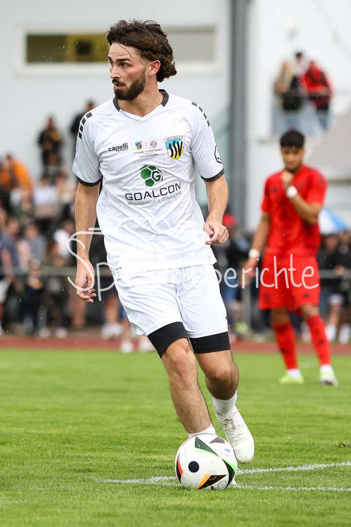 SSV Dillingen - FC Bayern Amateure | Spieler des SSV Dillingen am Ball