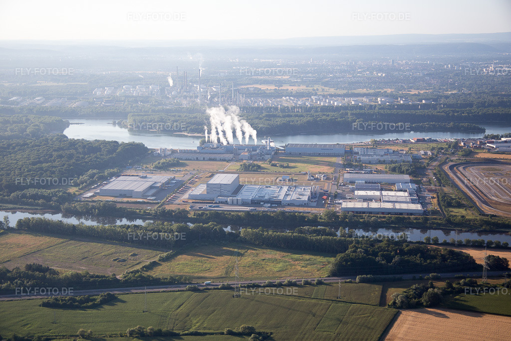 Luftbild: Wörth am Rhein, Industriegebiet Oberwald in Wörth am Rhein im Bundesland Rheinland-Pfalz in Deutschland. Foto: IMG_083799.jpg vom 26.07.2015 durch Werner Riehm/FLY-FOTO.de
