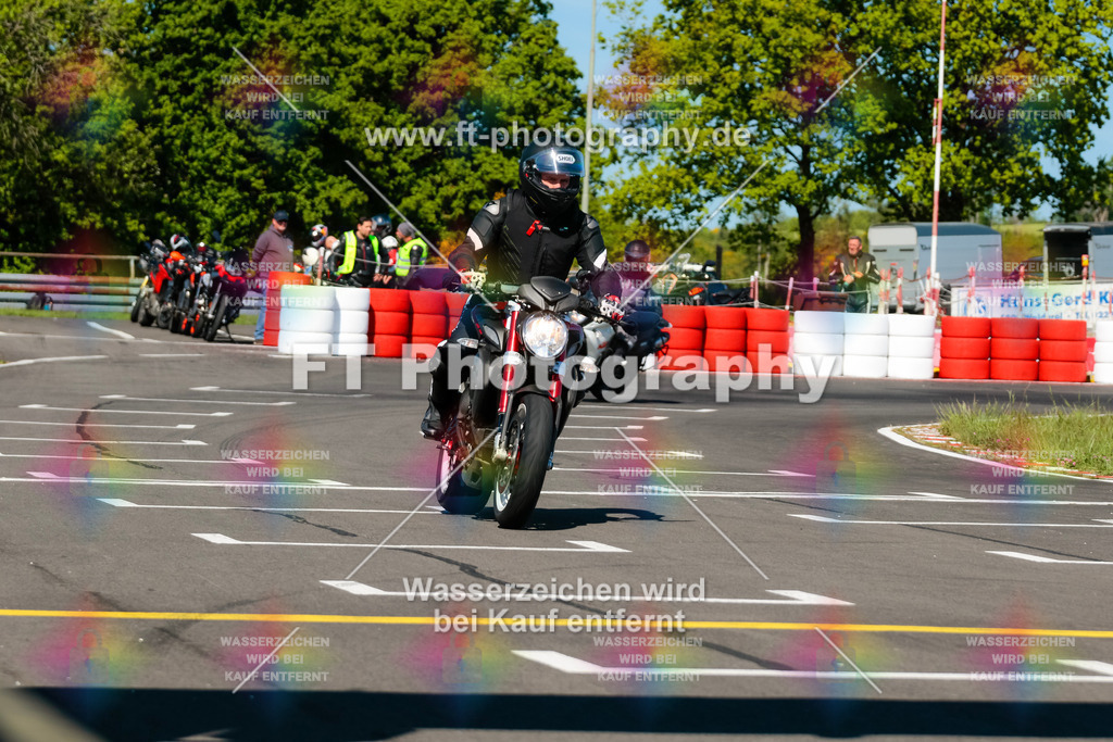 Moto-TeamOBK-21786 | Hier findet Ihr Bilder von Touristenfahrten auf der Nürburgring Nordschleife oder von anderen Veranstaltungen die ich besucht habe. Viel Spass beim Durch Schauen 