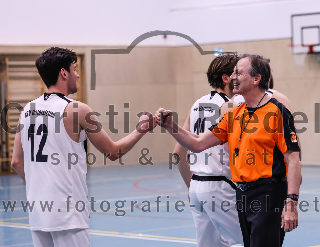 2022-04-03_007_TSV_Vaterstetten_gegen_SV_Weissblau-Allianz_Muenchen | Vaterstetten, Deutschland, 03.04.2022:
Basketball, Bezirksoberliga Herren 2021 / 2022, 14. Spieltag, TSV Vaterstetten gegen SV Weißblau-Allianz München, Endergebnis: 86:54

Maximilian Metzger (TSV Vaterstetten, #12)

Foto: Christian Riedel / fotografie-riedel.net
