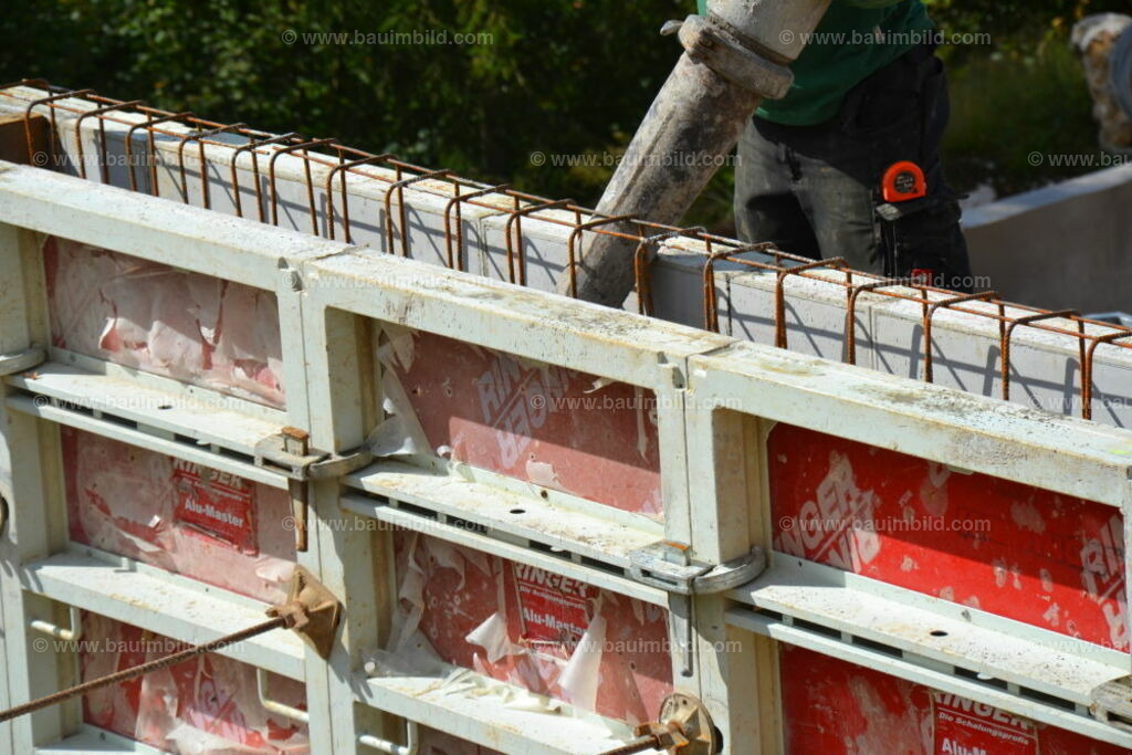 bib-lg04-betonarbeiten-0169 | Nach LV-Leistungsgruppen sortierte Detailfotos über den Bau eines Hauses. Alle Hausbau-Bilder direkt vom Urheber und Autor der Website Haus-Selber-Bauen.com