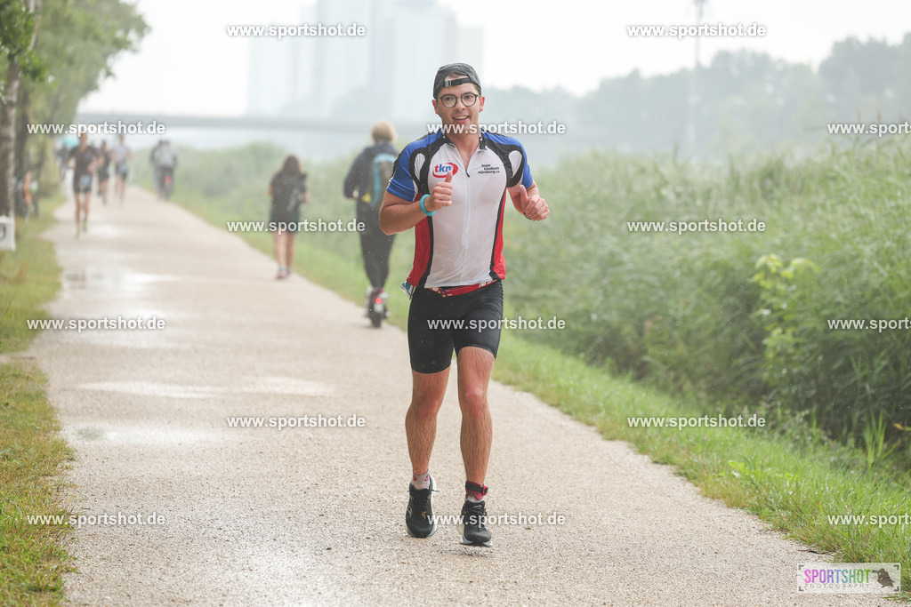 LUR_1014 | 34. M-net Erlanger Triathlon 2025 #erlangertriathlon  #mnettriathlon2025 #mnettriathlon #team #olympischedistanz #mitteldistanz #triathlon #maindonaukanal  #erlangertriathlon2025 #yourpictrs #tv1848 #tv1848erlangen  #triathlonbayern #sportinerlangen #demsportverbunden #sportshot_your_pictrs Copyright: www.sportshot.de