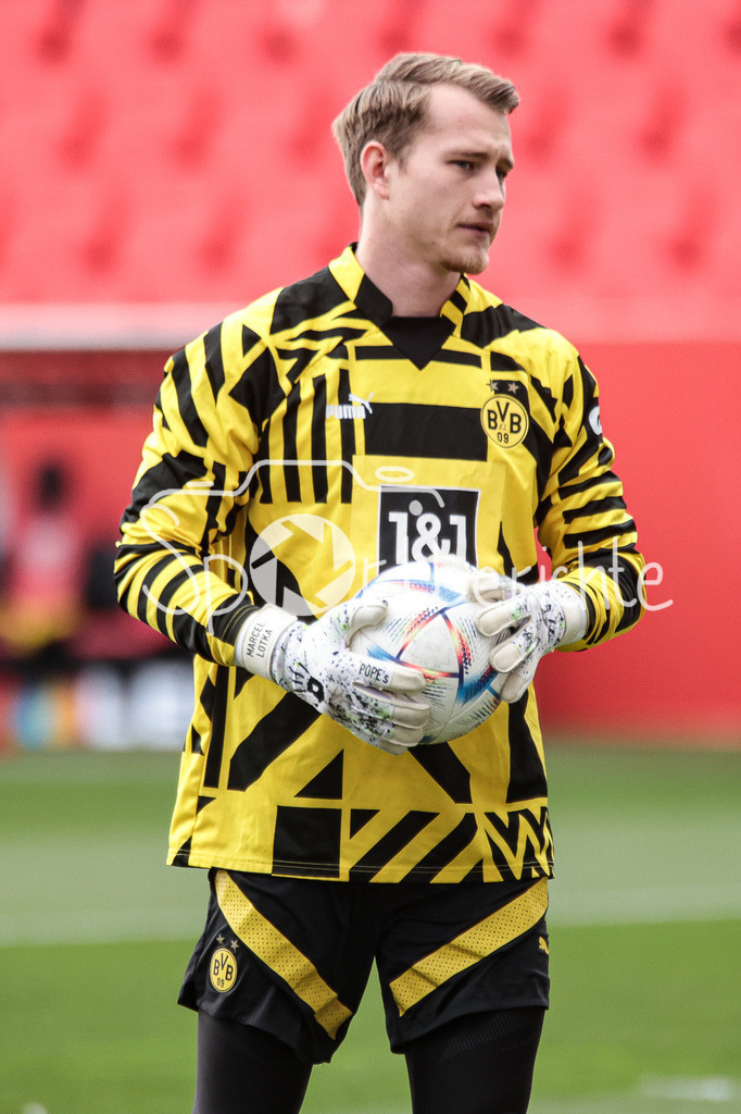 FC Ingolstadt - Borussia Dortmund Amateure | Nikolas LUEBCKE (BVB #40) beim warmmachen vor der Partie / DFL REGULATIONS PROHIBIT ANY USE OF PHOTOGRAPHS AS IMAGE SEQUENCES AND/OR QUASI-VIDEO