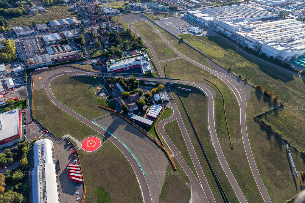 Vue aérienne: Circuit de Formule 1 de Ferrari, Pista di Fiorano, Circuito di Fiorano à Fiorano Modenese dans le département Modena, Italie – .Photo: IMG_134608.jpg prise le 19/09/2022 par Werner Riehm/FLY-FOTO.eu – Résolution de l'original: 5472 x 3648 px – WWW.FERRARI.COM