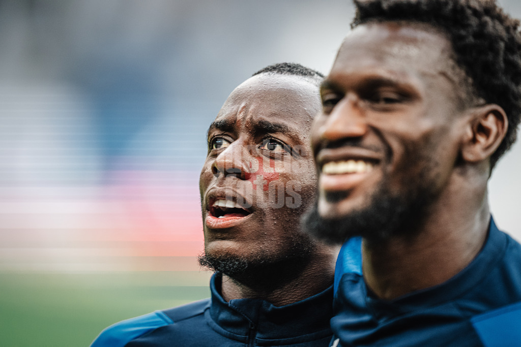 Fußball | Männer | Saison 2023/2024 | 2. Fußball-Bundesliga | 1. Spieltag | Hamburger SV vs. FC Schalke 04 | 28.07.2023 | v.l. Jean-Luc Dompe (#27, HSV) und Bakery Jatta (#18, HSV)