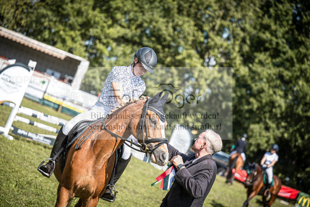 Z63_0028 | Entdecke hochwertige Reitturnierfotos von Foto Oger. Professionell, emotional und authentisch – jetzt Lieblingsmomente im Shop bestellen.Deutschlandweite Turnierfotografie. - Realisiert mit Pictrs.com
