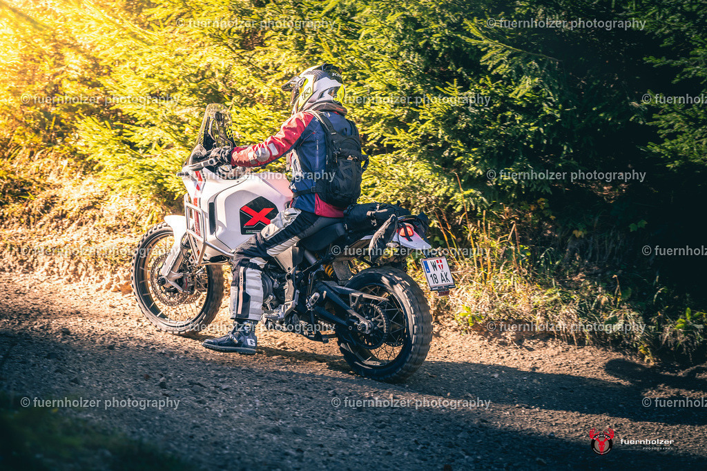 fuernholzer_241026-C2-127 | Fotografische Impressionen von der Red Stag Enduro Extreme by fuernholzer-photography.com. Endurosport in Österreich fotografisch festgehalten von fuernholzer. Auftragsfotografie für Private, Gewerbefotos und Industriefotografie. Eventfotografie, Sportfotografie und Motorsportfotografie. Anbieter von Fotoworkshops, Fototraining, fotografischen Vorträgen und Fotoseminaren.