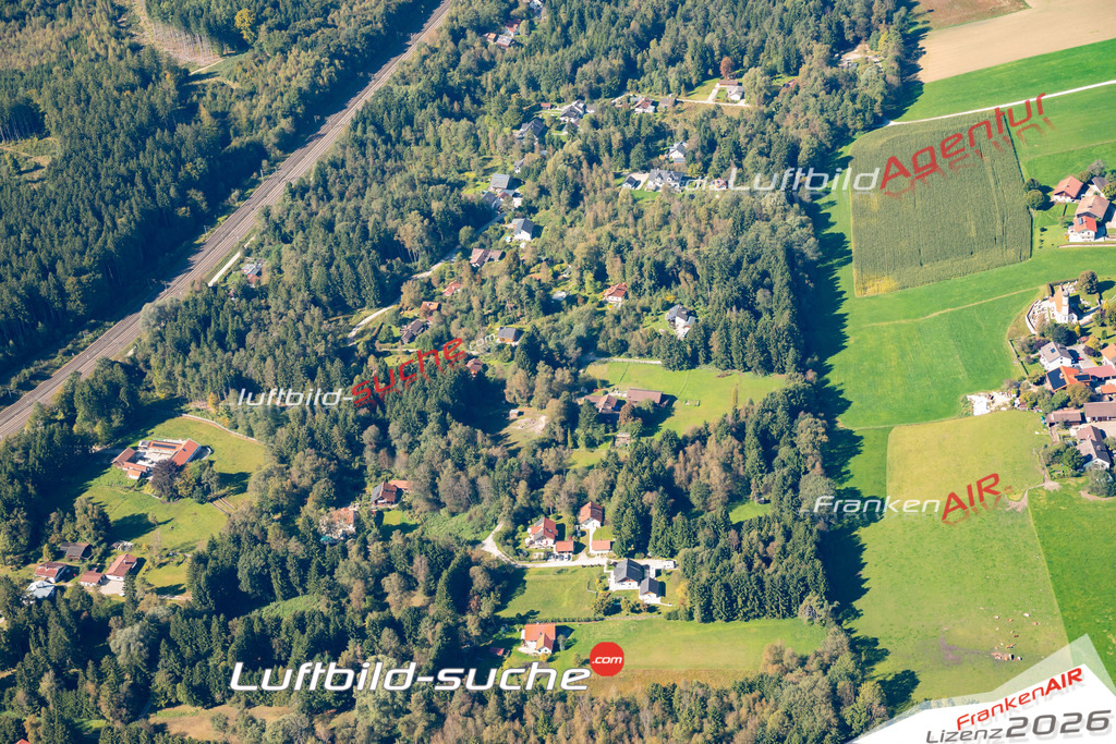 Die Luftaufnahme Moos - Kirchseeon wurde 2021 mittels Flugzeug (keine Drohne) erstellt. Hohe Auflösung -für große Poster und Wandbilder geeignet!