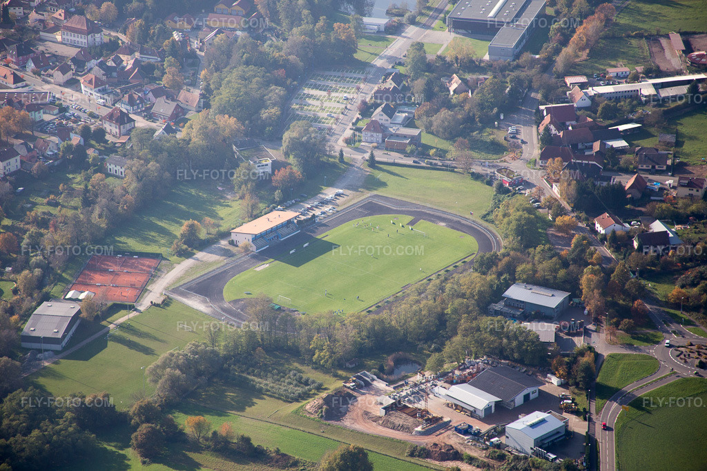 Aerial view: Football champion in Lauterbourg in the state Bas-Rhin, France. – Photo: IMG_075807.jpg taken on 11/02/2014 by Werner Riehm/FLY-FOTO.com – Resolution of the original: 5472 x 3648 px