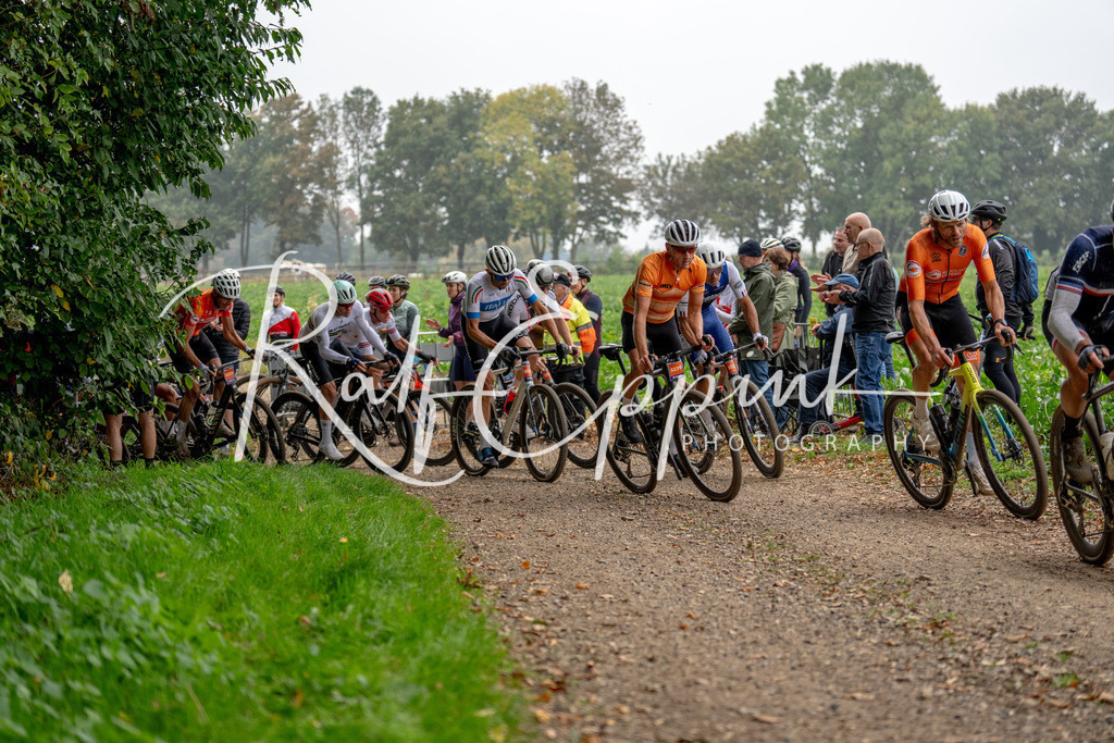 Ralf Eppink Photography 20251011_DSC00355 | Sportfotografie, Eventfotografie, Porträtfotografie, Radsport Fotograf, Triathlon Fotograf, Düsseldorf Fotograf, Köln Fotograf, Actionfotografie, Teamfotografie, Peoplefotografie, Business Portraits, Veranstaltungsfotografie, Reportagefotografie - Realisiert mit Pictrs.com