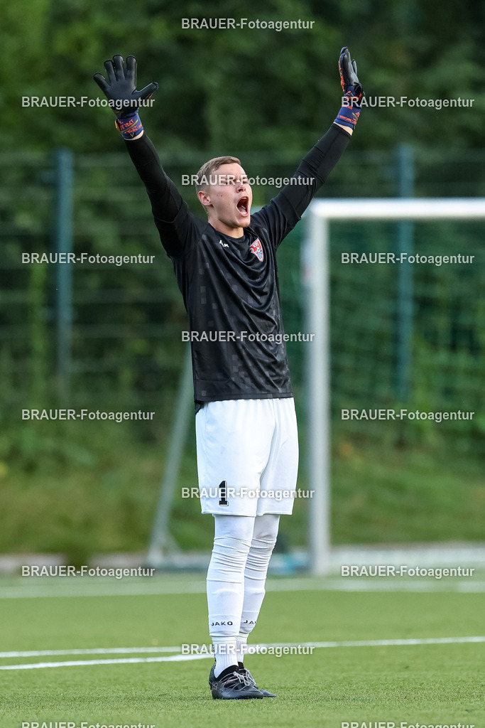 1_KFCWAT_20250723_1015.JPG -  - KFC Uerdingen - SG Wattenscheid 09 - Testspiel | Krefeld, Deutschland, 23.07.25: Torwart Jonas Holzum (KFC Uerdingen) gestikuliert, Gestik waehrend des Testspiel Spiels zwischen KFC Uerdingen - SG Wattenscheid 09 in der Covestro Sportpark am 23. July 2025 in Krefeld, Deutschland. (Foto von Stefan Brauer/Brauer-Fotoagentur)