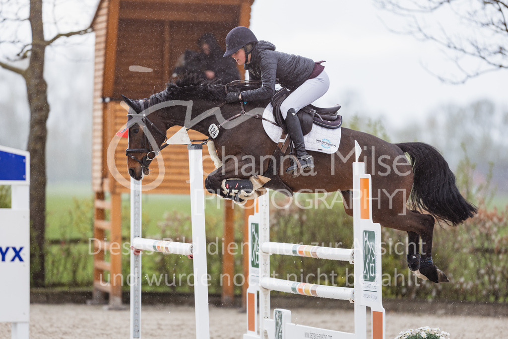 230425_Lemwerder_03SprPf-L-329 | Deine schönsten Turniermomente als professionelle Fotos! Entdecke hochwertige Pferdesport-Fotografie im Online-Shop. Jetzt Fotos finden & bestellen!