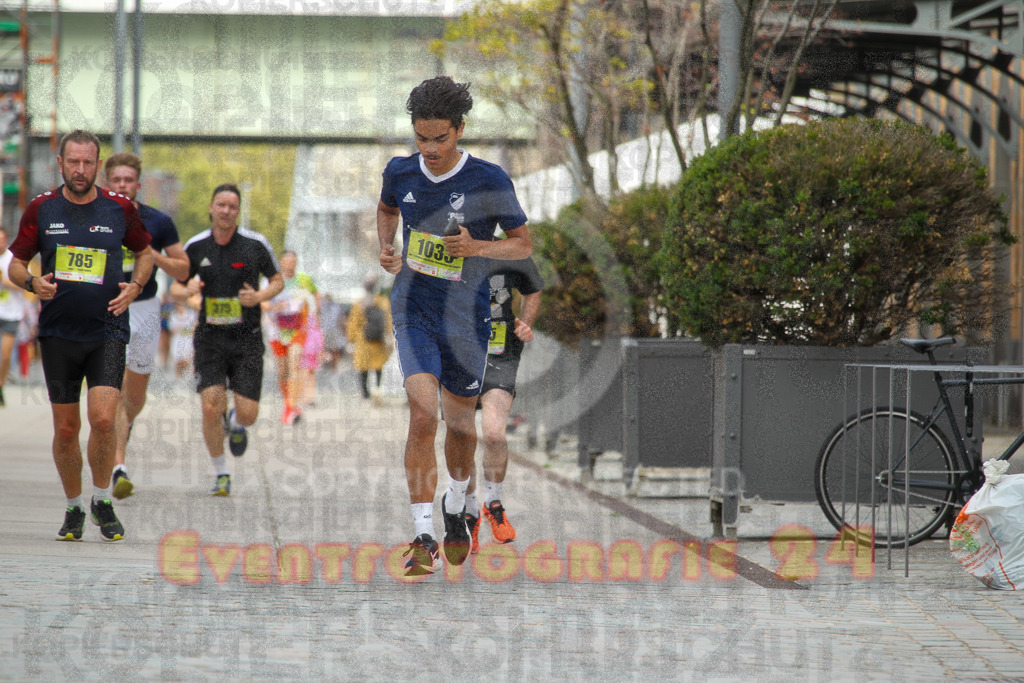 250920_1323_EV4_5358 | Sportfotografie im Rhein-Sieg Kreis, Köln, Bonn, NRW, Rheinland Pfalz, Hessen, etc. Unser Tätigkeitsfeld umfasst den Laufsport vom Volkslauf über den Marathon, Duathlon, Triathon bis zum Ultralauf wie Kölnpfad Ultra oder Schindertrail.