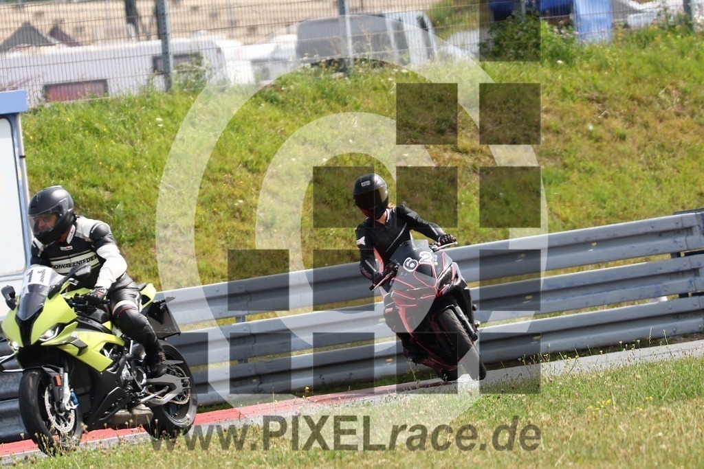 0062-20240807_01633 | Schöne Erinnerungen an spannende Momente - das festzuhalten ist unser Job. PIXELrace.de ist seit 2003 auf den Rennstrecken Europas unterwegs um die Action draußen beim Fahren und die wunderbare Stimmung imm Fahrerlager für euch einzufangen.