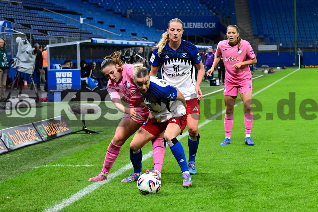 KBS Picture_HSV-Hoffenheim_Frauen_045 | v.v. Hillebrand Sophie (HSV Frauen) , Koessler Melissa (TSG Hoffenheim Frauen) ,Sportplatz :  Volksparkstadion, - Realisiert mit Pictrs.com