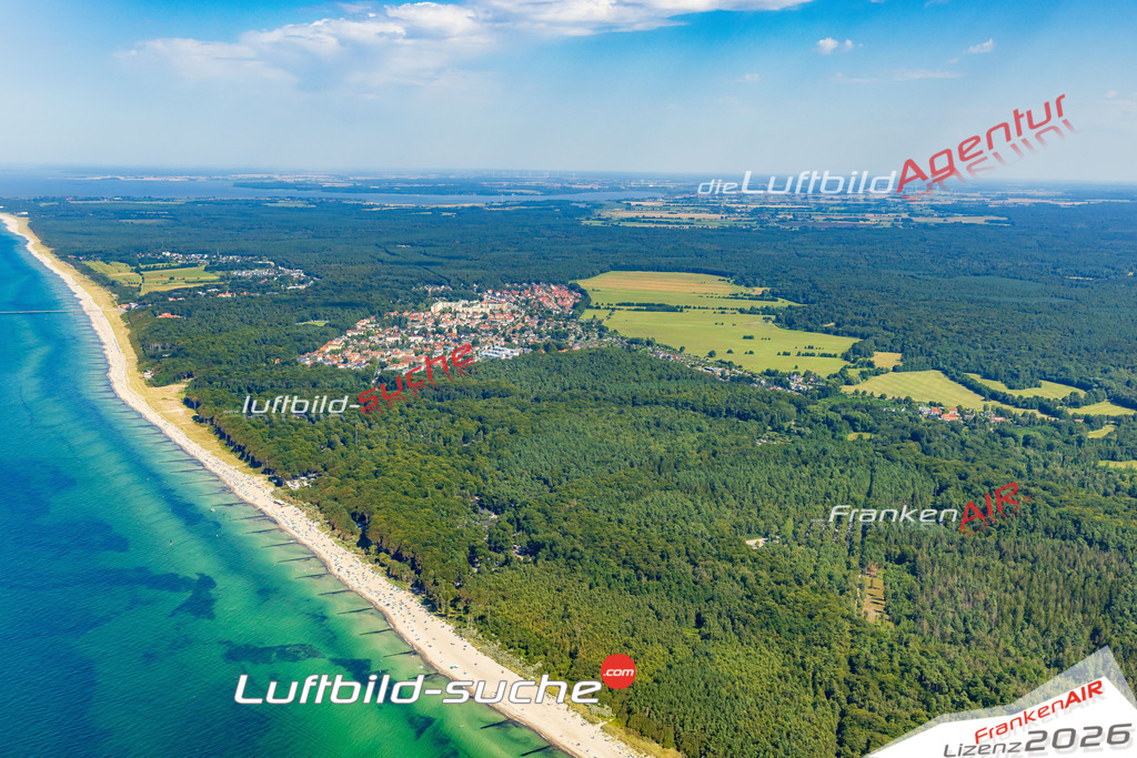 Luftbild der Stadt Graal-Müritz - Das Luftbild wurde 2025 vom UL-Flugzeug heraus erstellt ( keine Drohnenaufnahme ) - Hochauflösende Luftaufnahme - für Wandbilder und großformatige Ausdrucke geeignet. Das besondere Geschenk!Hier alle&nbsp;Infos zur Lizenzierung der LuftaufnahmeWir fliegen auch dieses Jahr wieder in Ihre Region um Luftbilder zu erstellen.- Luftbild anfragen